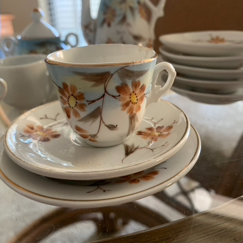 Tiny Tea Set - Picture 2 of 5